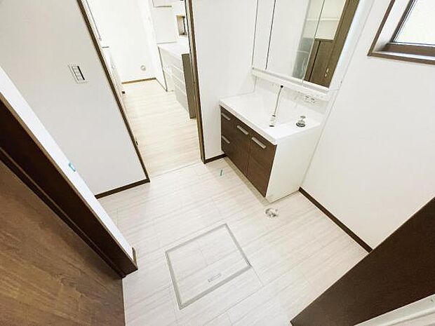 脱衣所は小さなお子様がいるご家庭にも重宝されます。