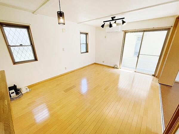 家族団らんの場所としてゆったりと居心地の良いリビングです。