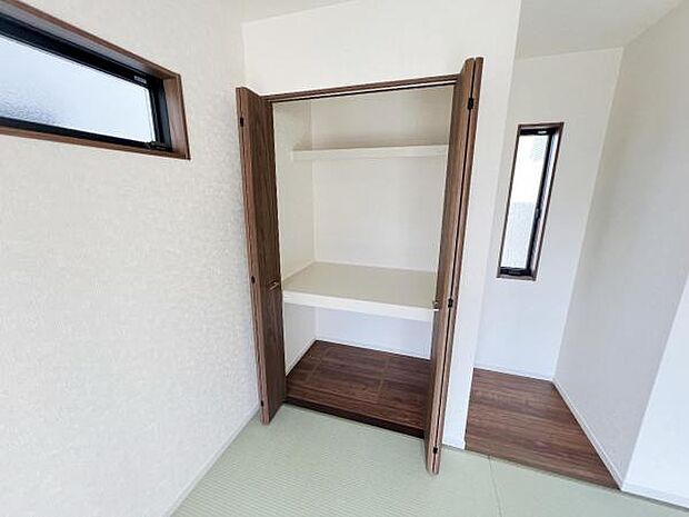いつでもお部屋をスッキリお使い頂ける収納スペースを設置。
