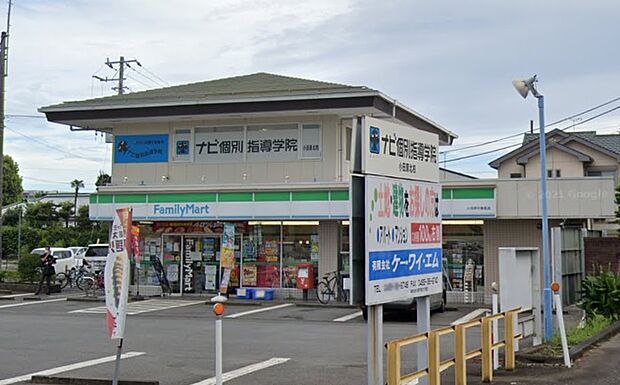 ファミリーマート 小田原中曽根店まで約560m(徒歩7分)