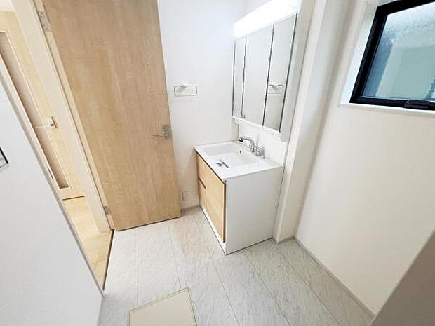 脱衣所は小さなお子様がいるご家庭にも重宝されます。