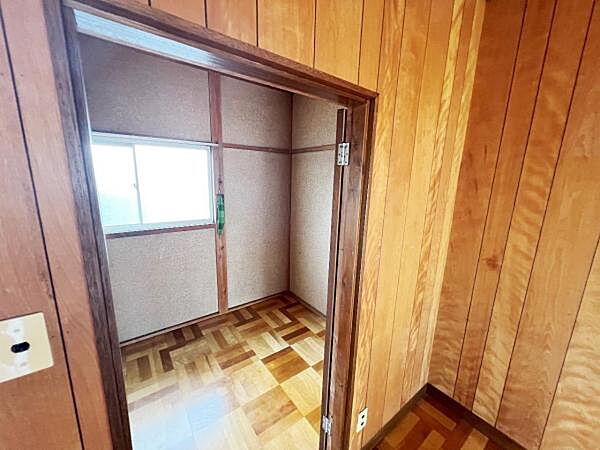 ウォークインクローゼットがあり収納スペースも豊富。季節物もスッキリ片付きそうです。