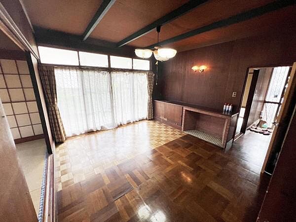 家族団らんの場所としてゆったりと居心地の良いリビングです。