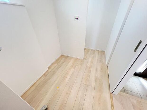 脱衣所は小さなお子様がいるご家庭にも重宝されます。