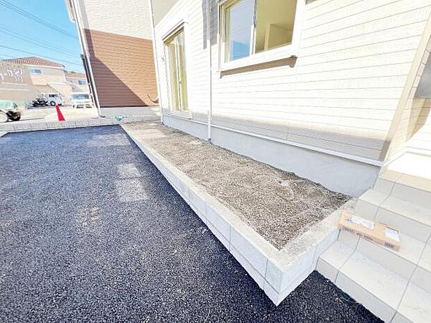 お庭スペースです。趣味やご家族団らんを楽しめそうですね。