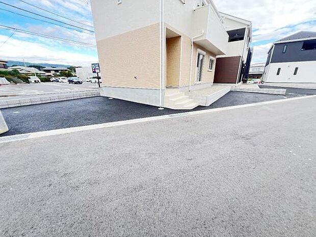 セカンドカーにも便利な駐車2台可能です。