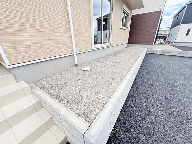 お庭スペースです。趣味やご家族団らんを楽しめそうですね。