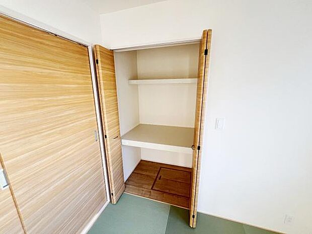 いつでもお部屋をスッキリお使い頂ける収納スペースを設置。