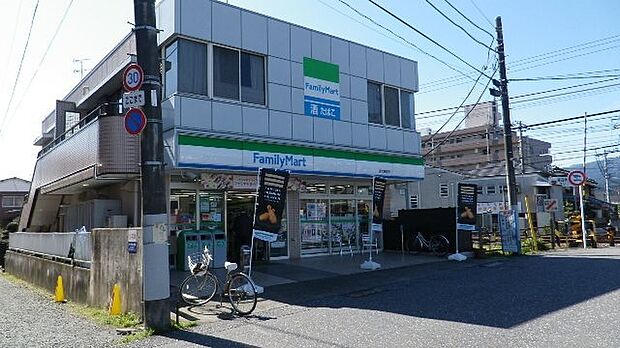 ファミリーマート 富水駅前店まで約360m（徒歩5分）