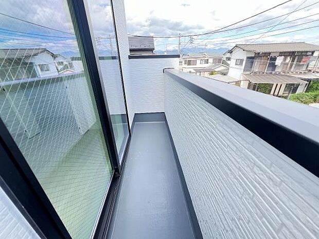 お洗濯ものを気持ち良く太陽の光で干せるのが嬉しいですね。