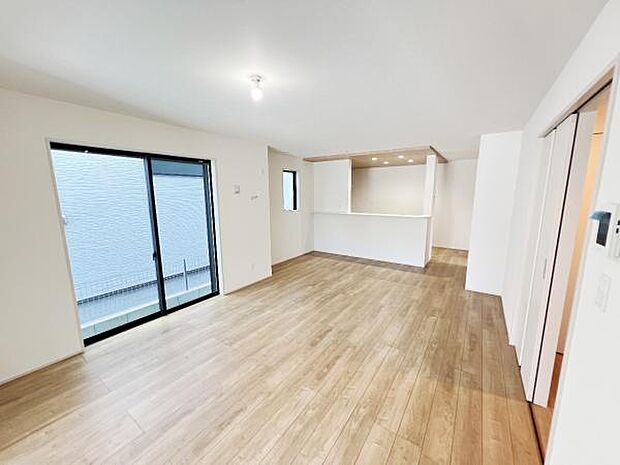 家族団らんの場所としてゆったりと居心地の良いリビングです。