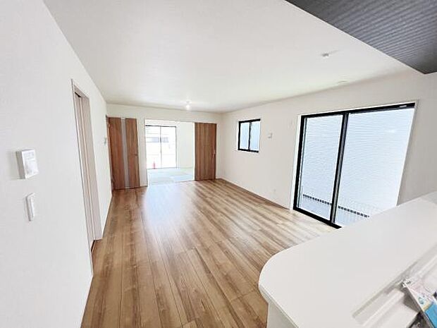 リビングダイニングになります。ご家族そろっての素敵な空間になりそうですね。