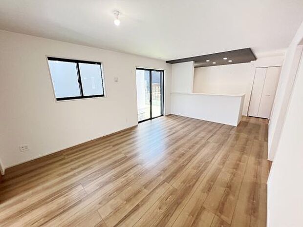 家族団らんの場所としてゆったりと居心地の良いリビングです。