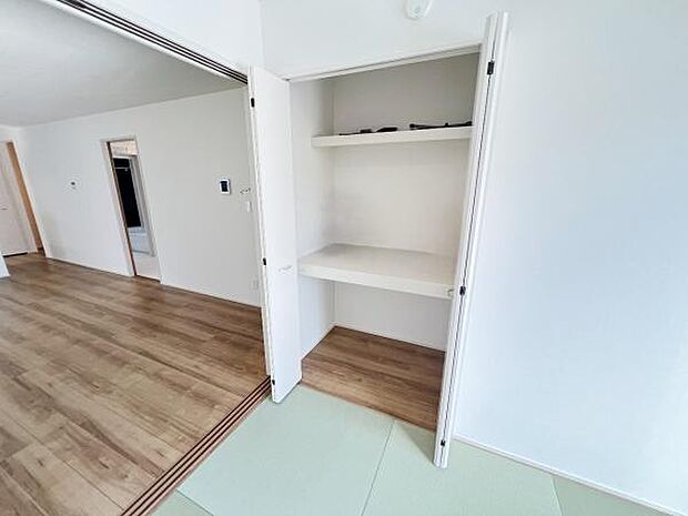 いつでもお部屋をスッキリお使い頂ける収納スペースを設置。