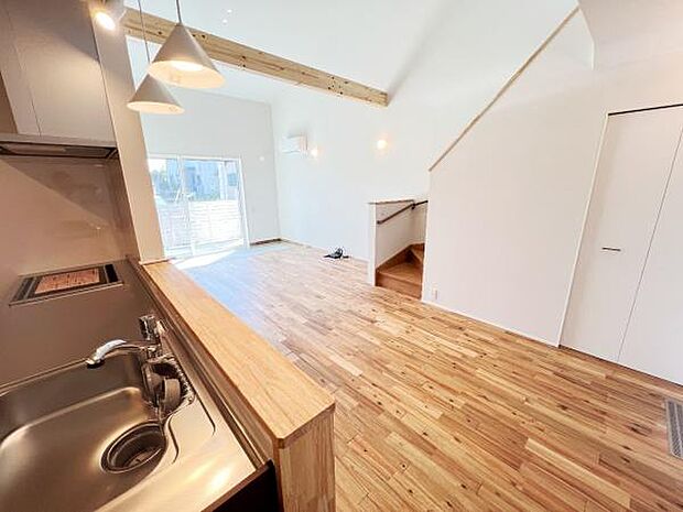 ご家族の温かい時間を演出するダイニングスペースです。