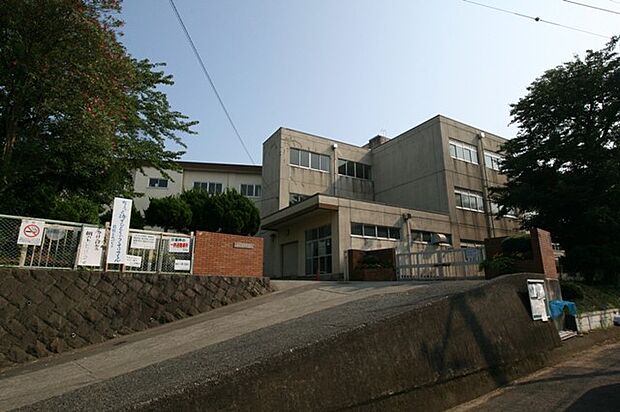 小田原市立橘中学校まで約740m（徒歩10分）