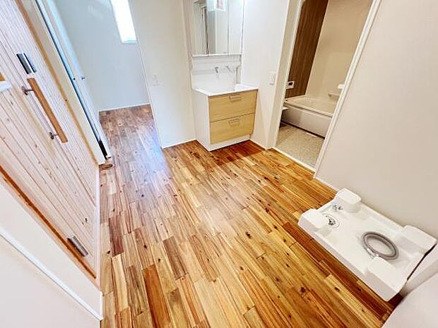 快適で清潔感がある脱衣スペースです。