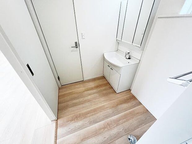 脱衣所は小さなお子様がいるご家庭にも重宝されます。