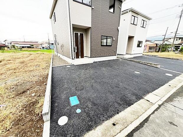 3台駐車可能なので、ご家族で複数台所有する際や来客時に役立ちます。