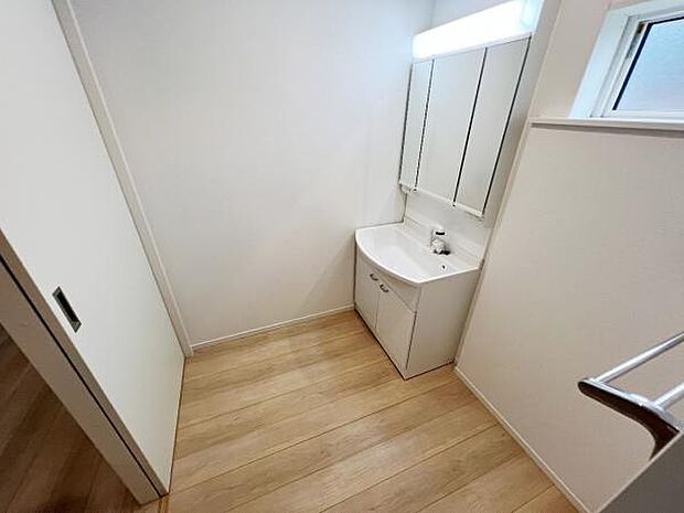 脱衣所は小さなお子様がいるご家庭にも重宝されます。