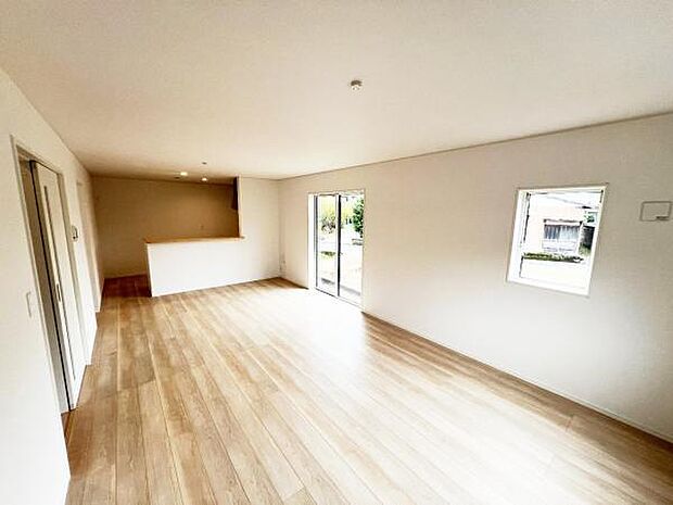 リビングダイニングになります。ご家族そろっての素敵な空間になりそうですね。