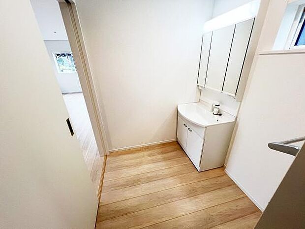 脱衣所は小さなお子様がいるご家庭にも重宝されます。