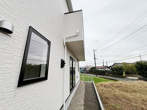 お庭スペースです。趣味やご家族団らんを楽しめそうですね。