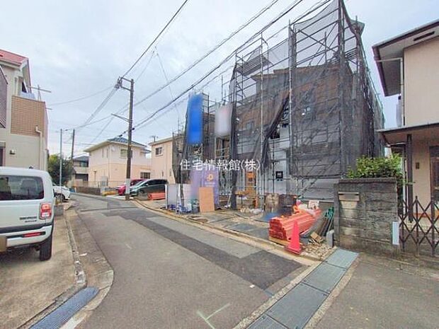 前面道路を含めた現地写真です。