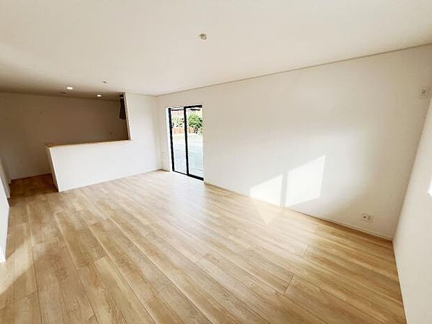 リビングダイニングになります。ご家族そろっての素敵な空間になりそうですね。