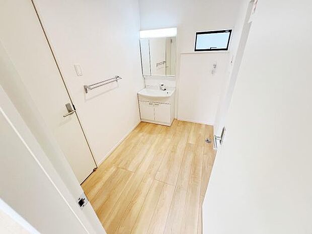 脱衣所は小さなお子様がいるご家庭にも重宝されます。