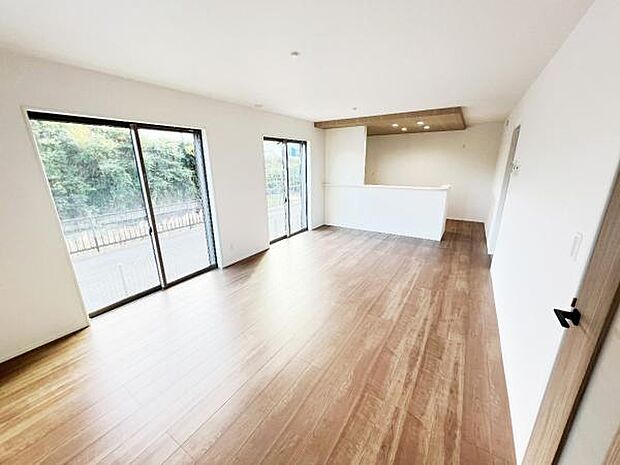 リビングダイニングになります。ご家族そろっての素敵な空間になりそうですね。