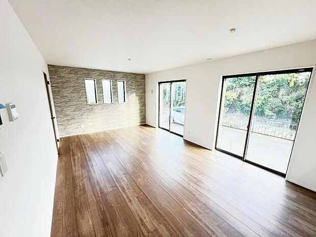 家族団らんの場所としてゆったりと居心地の良いリビングです。