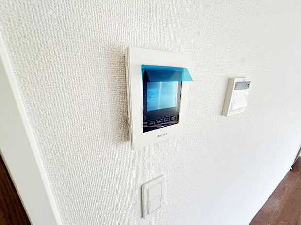 訪問者を確認できるTVモニター付きインターフォンです。