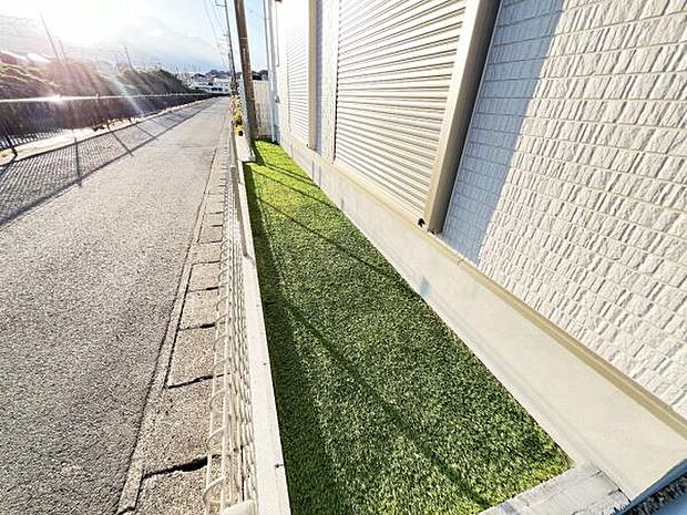 お庭スペースです。趣味やご家族団らんを楽しめそうですね。