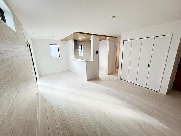 リビングダイニングになります。ご家族そろっての素敵な空間になりそうですね。