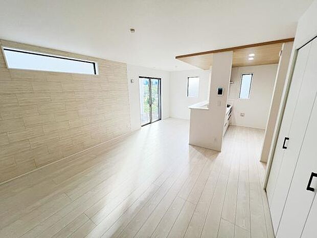 家族団らんの場所としてゆったりと居心地の良いリビングです。