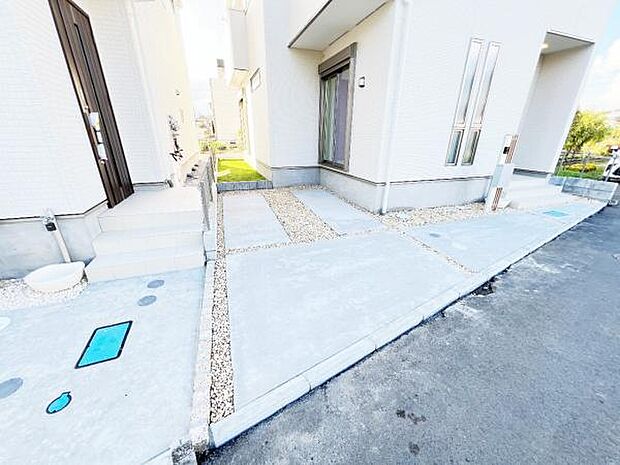 駐車場ももちろん完備しておりますのでお車所有の方にも心強いです。