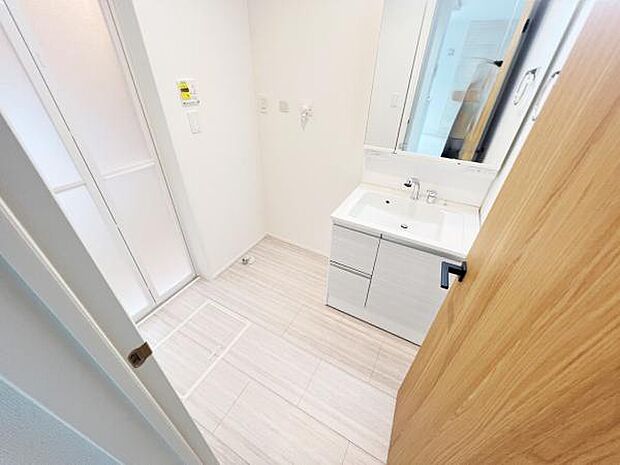 脱衣所は小さなお子様がいるご家庭にも重宝されます。