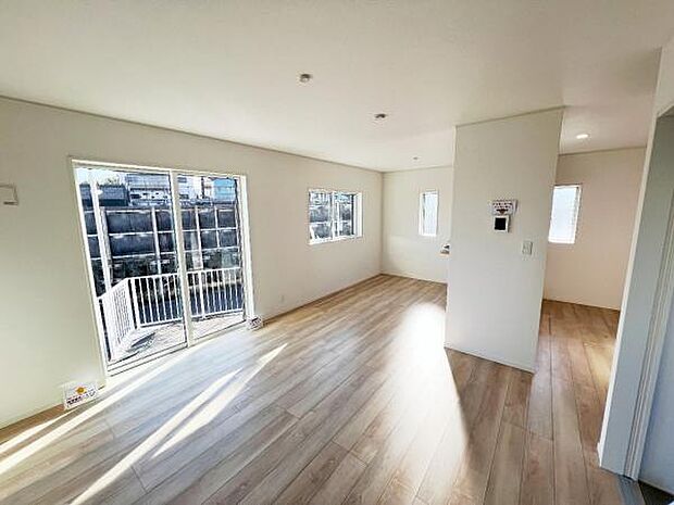 家族団らんの場所としてゆったりと居心地の良いリビングです。