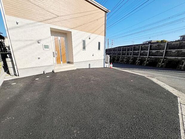 セカンドカーにも便利な駐車2台可能です。