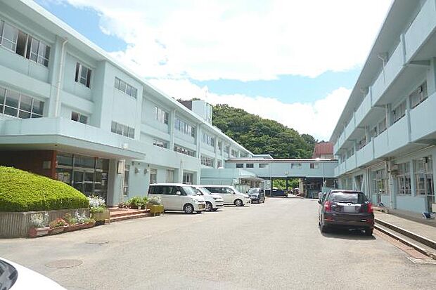 大磯町立国府中学校まで約1440m(徒歩18分)