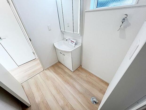 脱衣所は小さなお子様がいるご家庭にも重宝されます。