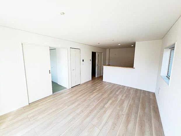 リビングダイニングになります。ご家族そろっての素敵な空間になりそうですね。