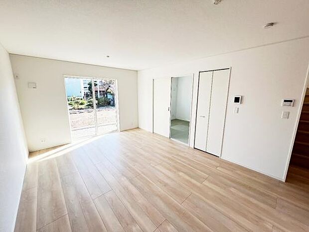 家族団らんの場所としてゆったりと居心地の良いリビングです。