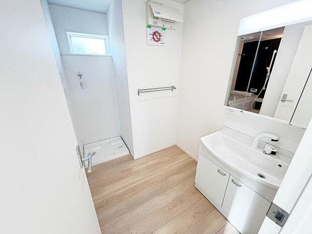 脱衣所は小さなお子様がいるご家庭にも重宝されます。