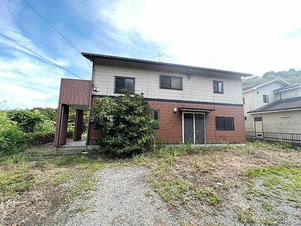 1階にアトリエがある、多目的に使用可能なお住まいです。