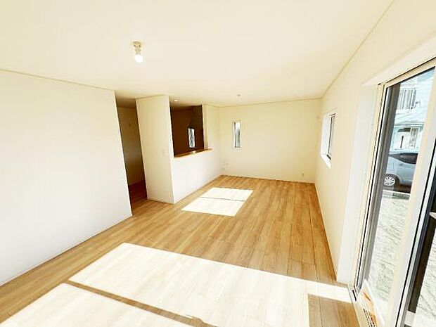 リビングダイニングになります。ご家族そろっての素敵な空間になりそうですね。