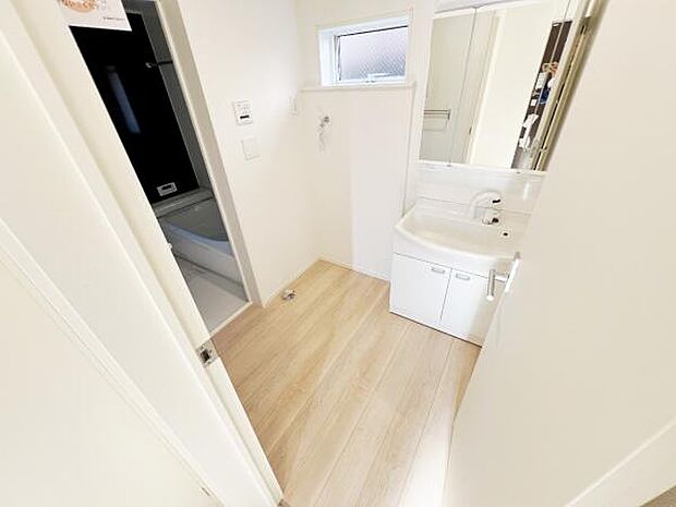 脱衣所は小さなお子様がいるご家庭にも重宝されます。