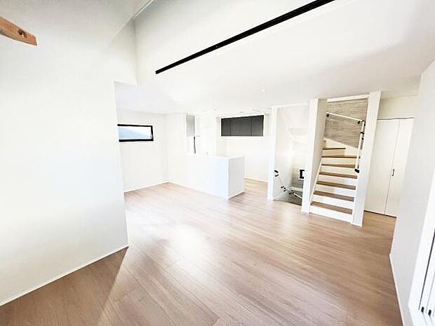 リビングダイニングになります。ご家族そろっての素敵な空間になりそうですね。