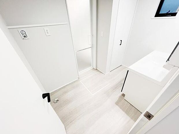 脱衣所は小さなお子様がいるご家庭にも重宝されます。